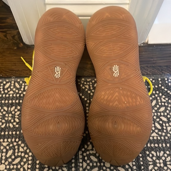 Nike Kyrie SpongeBob sneakers size 7.5 mens - Picture 9 of 9